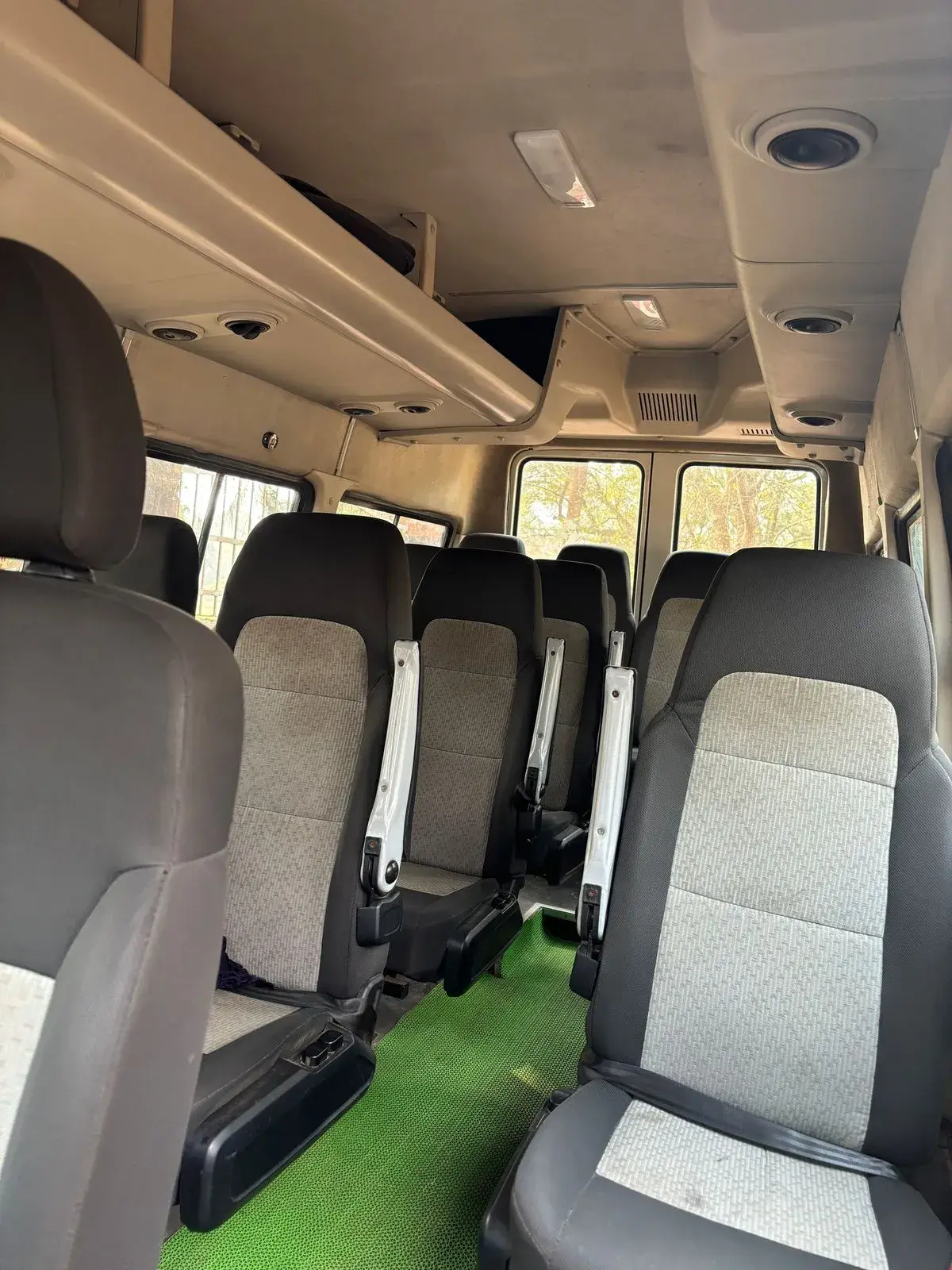 15 seater AC Tempo Traveller hire in Puri for family group tours