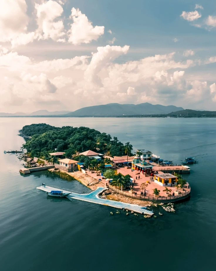 Chilika Lake Sightseeing Tour Package